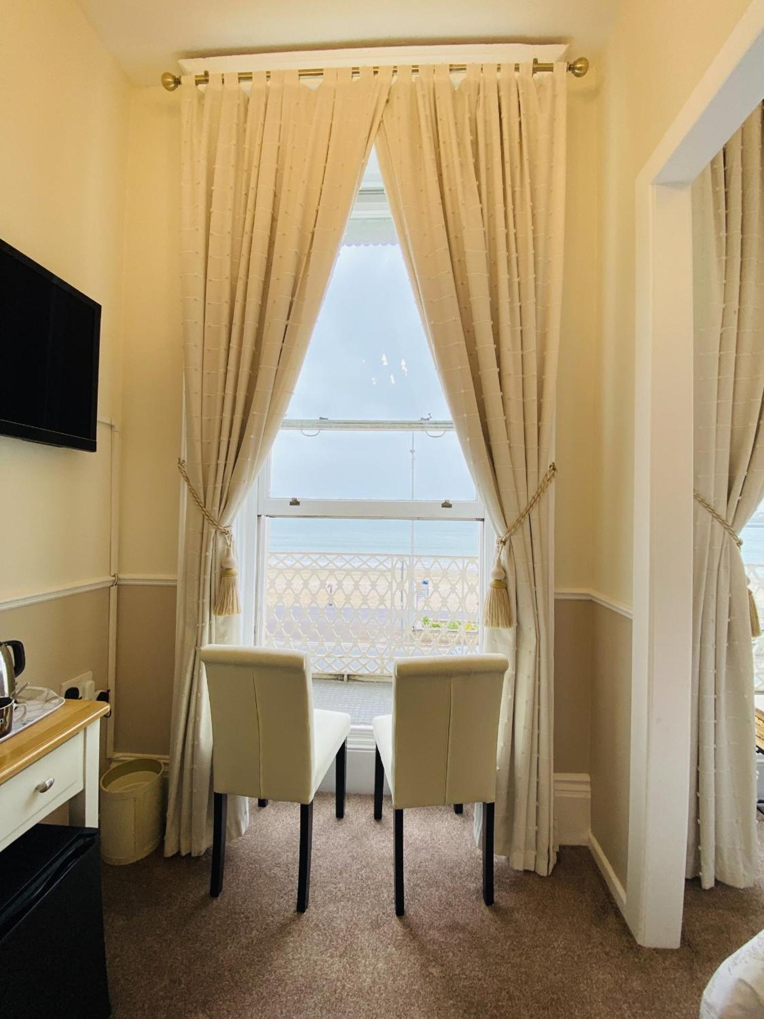 The Angove - Adults Only Otel Weymouth Oda fotoğraf